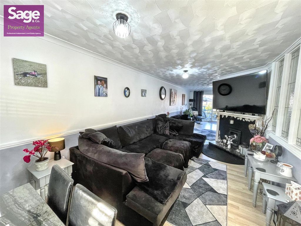 Property photo 2 of 31