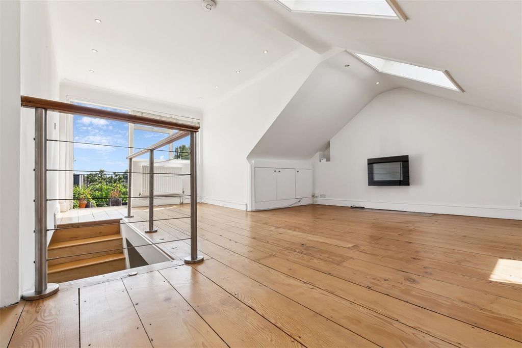 Property photo 1 of 11 For Sale - Coombe Road, W4