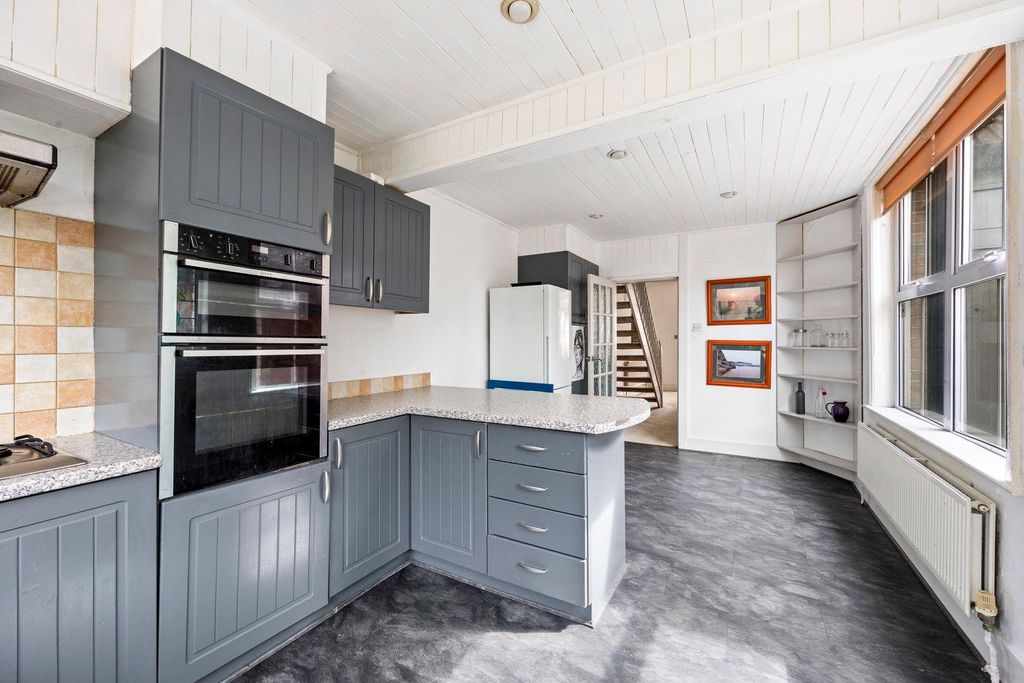 Property photo 2 of 15 Leighton Road 30 Kitchen3.Jpeg
