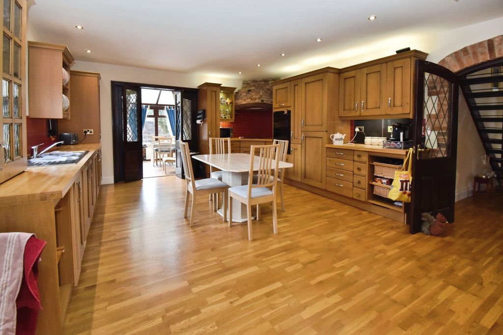 Property photo 2 of 21 Kitchen Diner