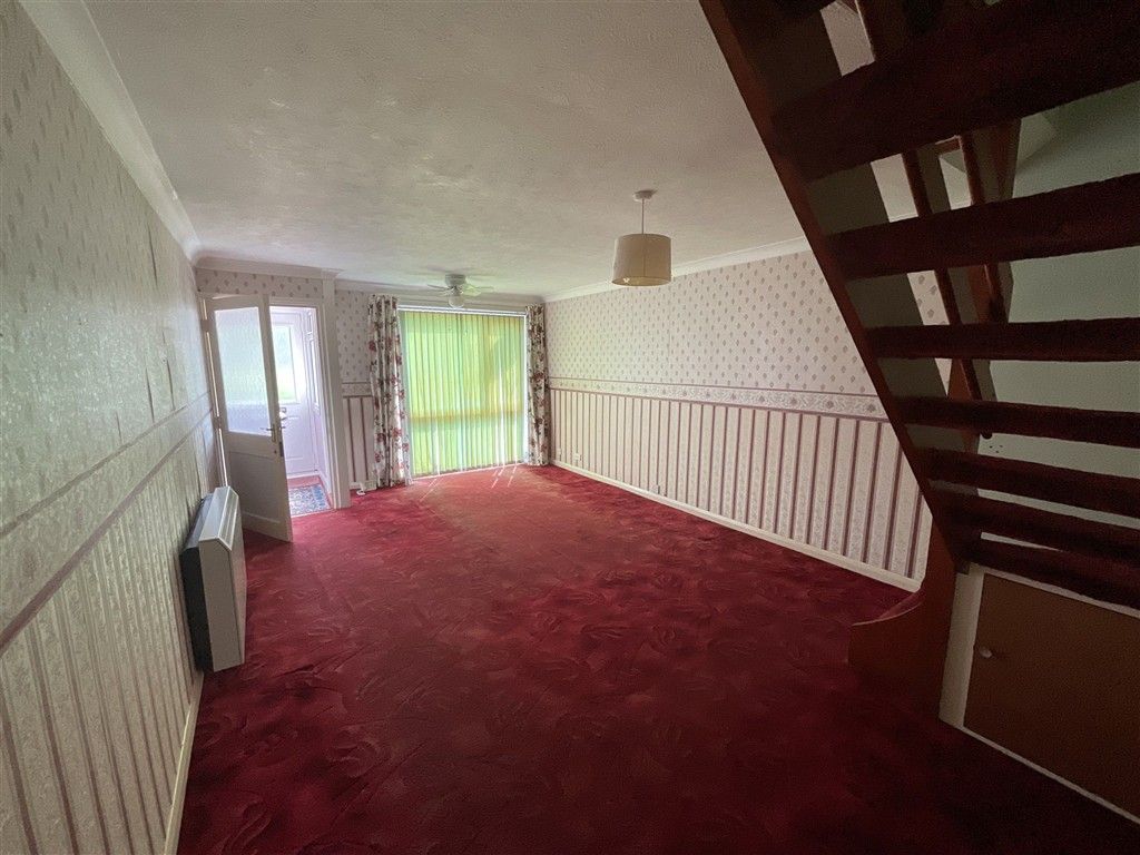 Property photo 3 of 7 Lounge