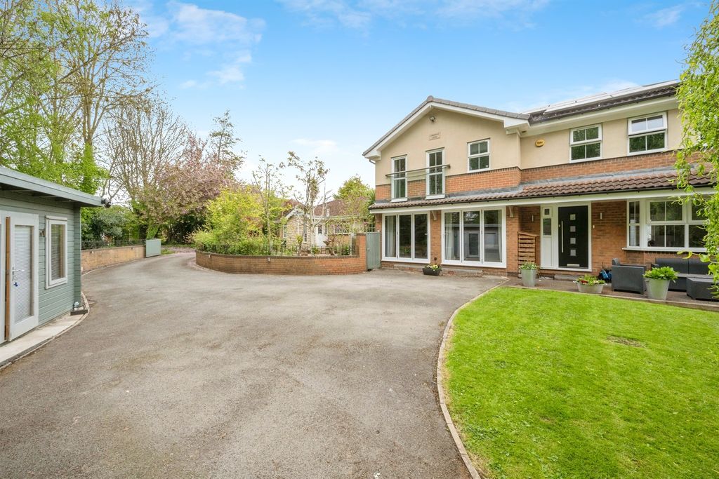 Property photo 1 of 27
