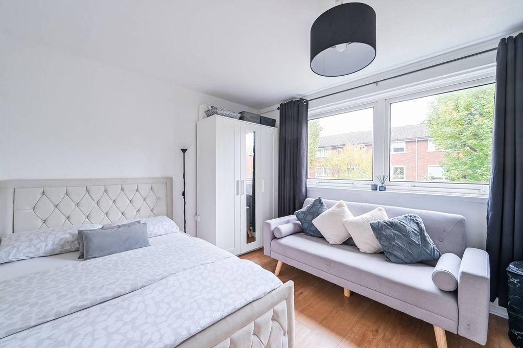 Property photo 3 of 8