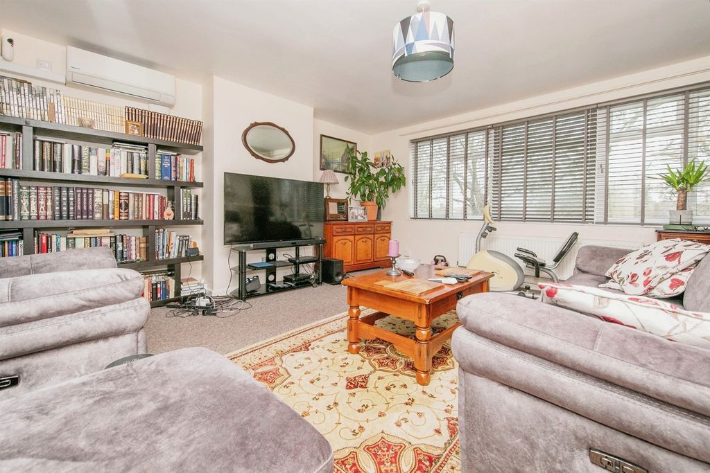 Property photo 2 of 14