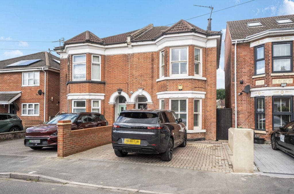 Property photo 1 of 13 1469468-1-6A21981...