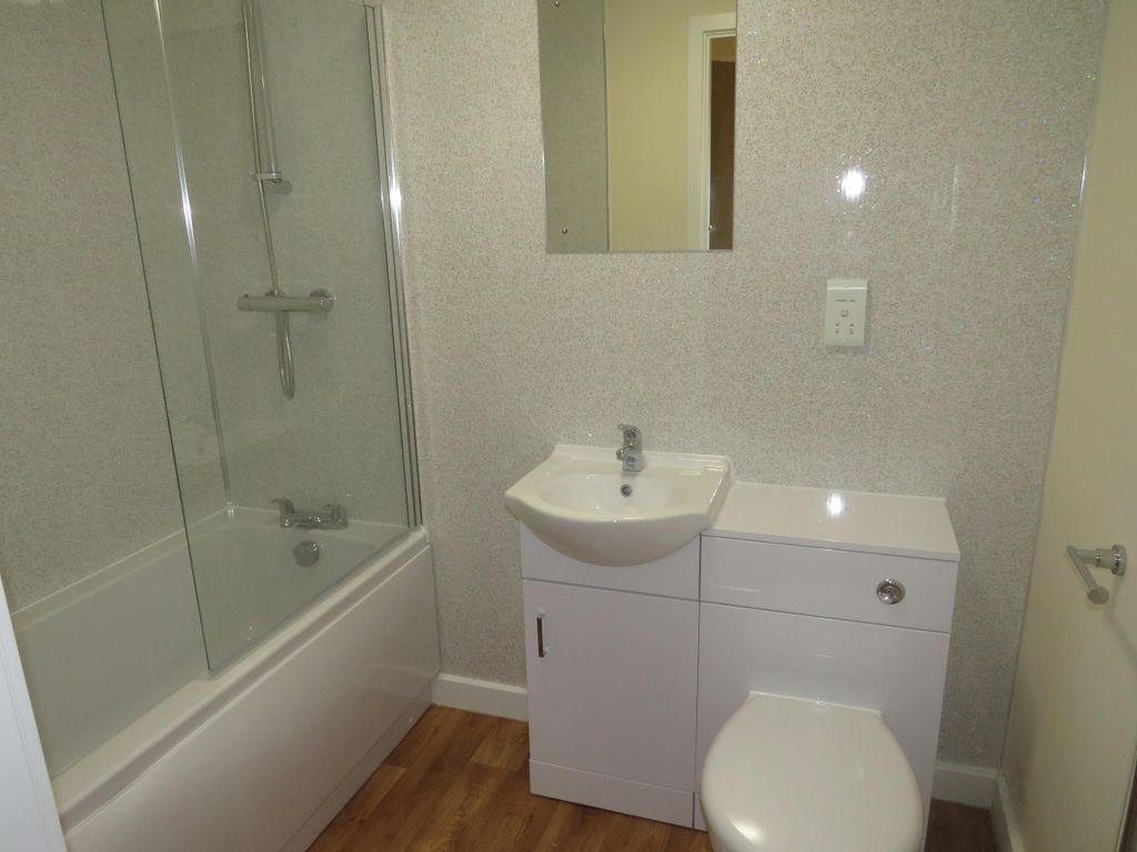 Property photo 3 of 7 Bathroom