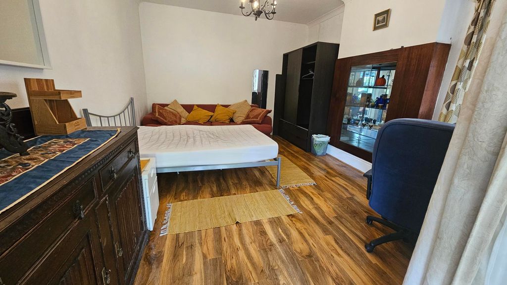 Property photo 1 of 3