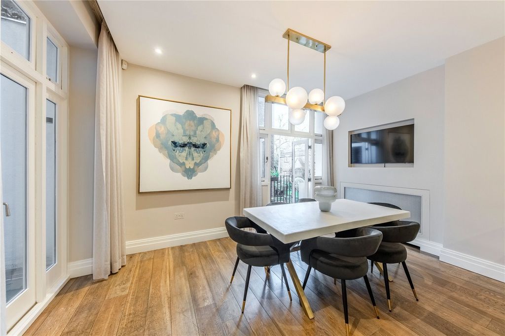 Property photo 3 of 23 Dining Room