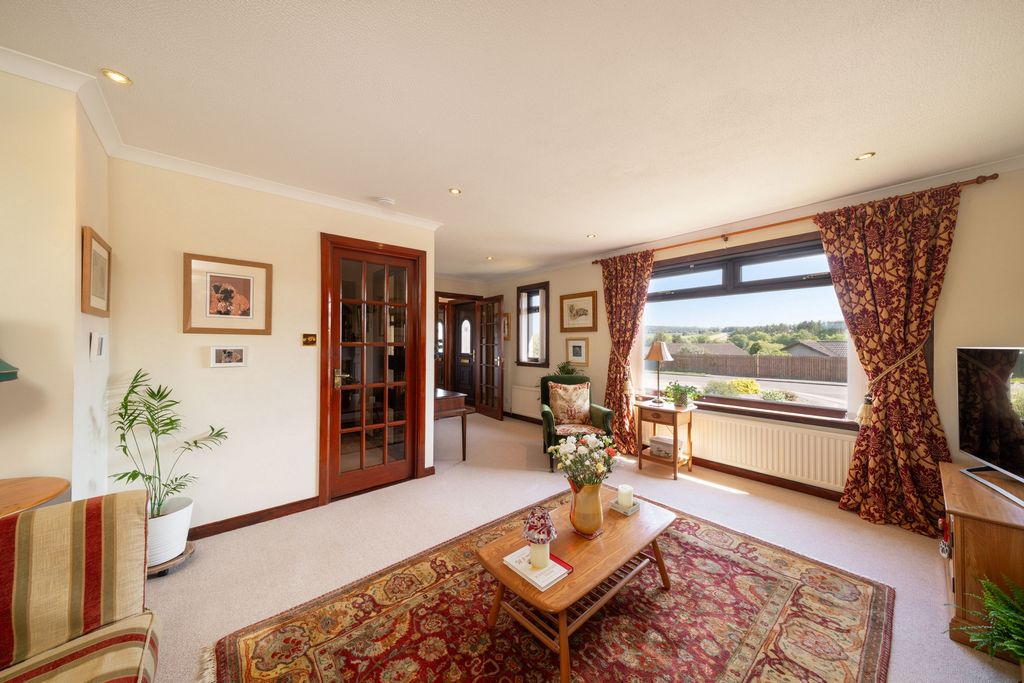 Property photo 3 of 20 Photo 17