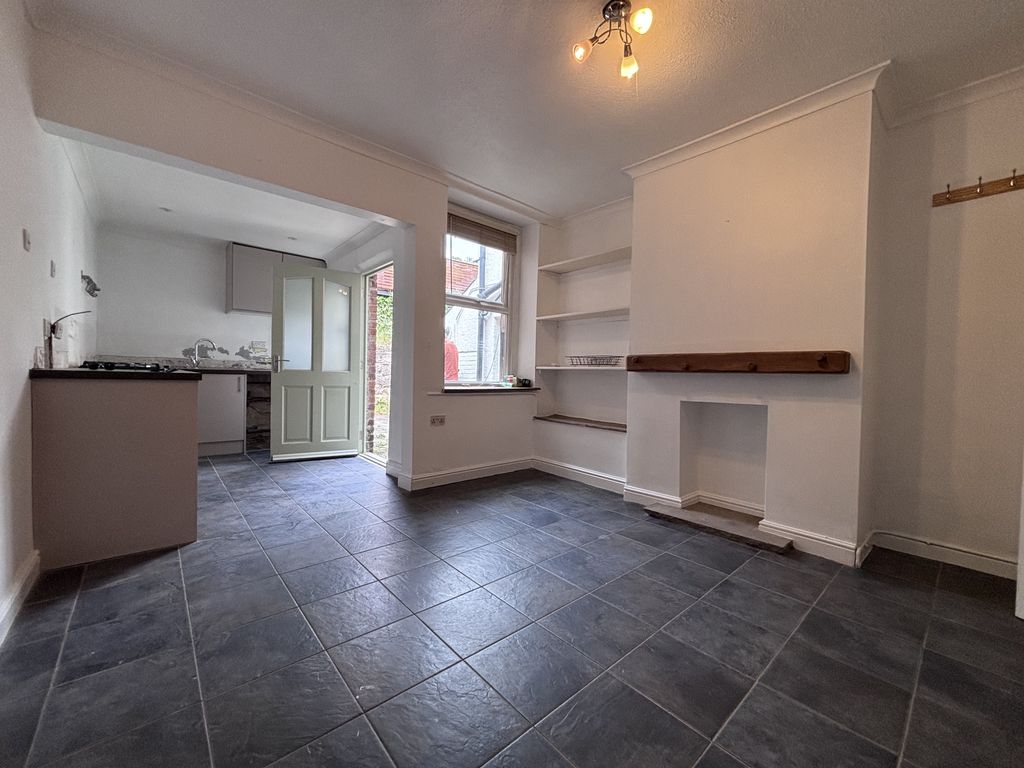 Property photo 2 of 7 E