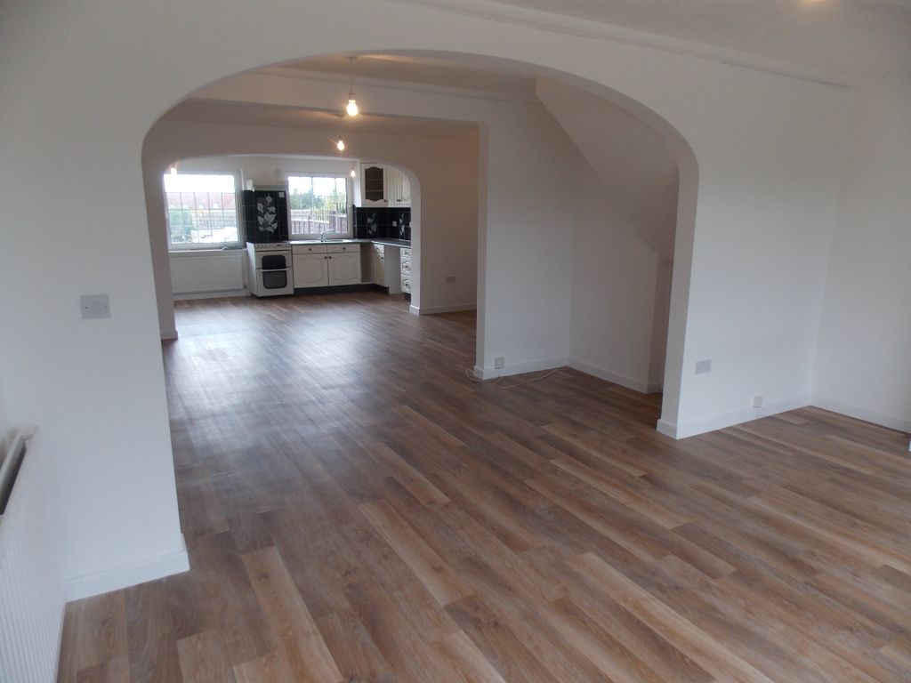 Property photo 2 of 15 Coalpit Heath Roundways 119 Living Room