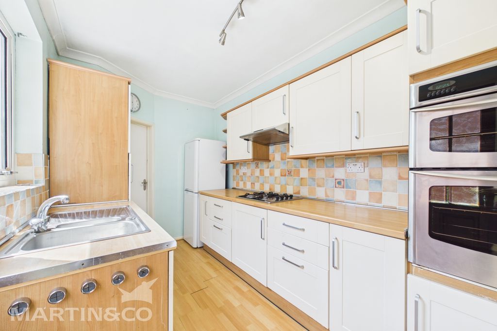 Property photo 2 of 18 Cam01953G0-Pr0164-Still003