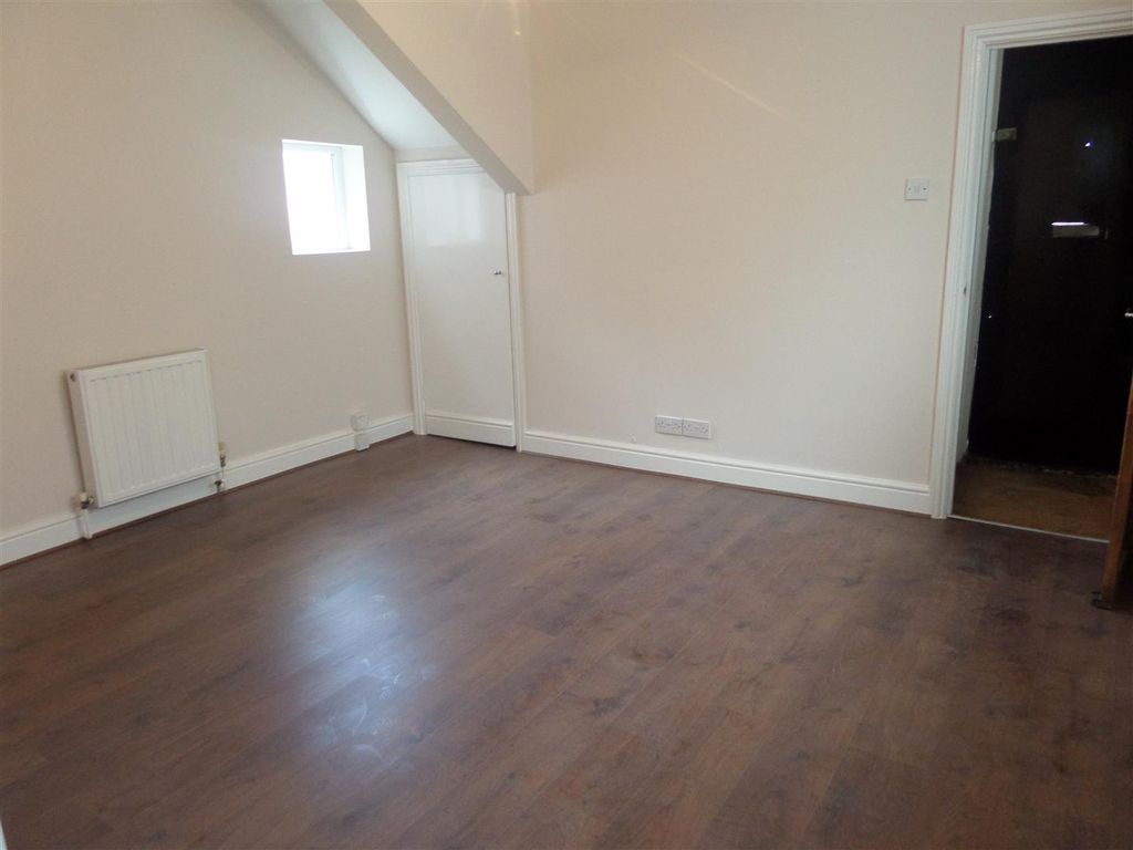 Property photo 3 of 9 Lounge