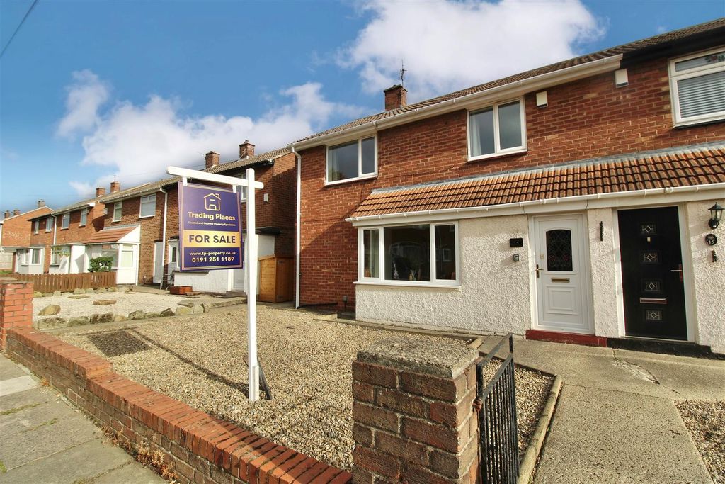 Property photo 1 of 14 Front Gardens