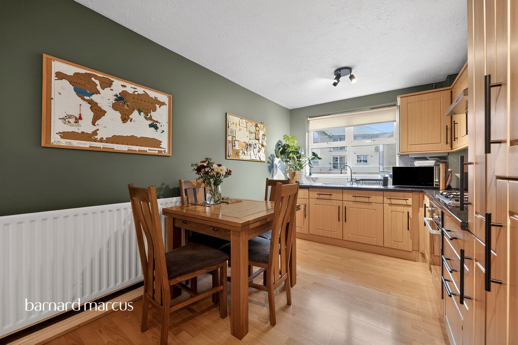 Property photo 2 of 28