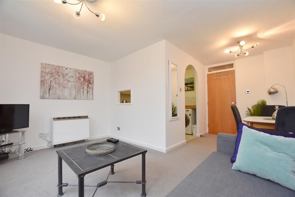 Property photo 3 of 7 Living Room