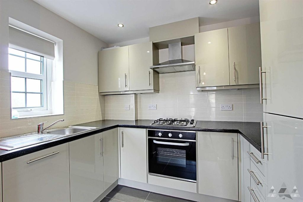 Property photo 2 of 7 Kitchen