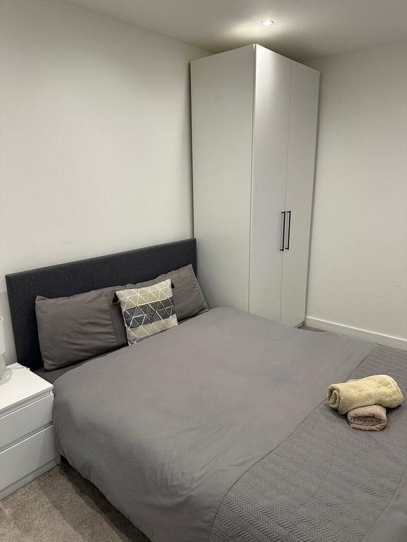 Property photo 2 of 5 Bedroom