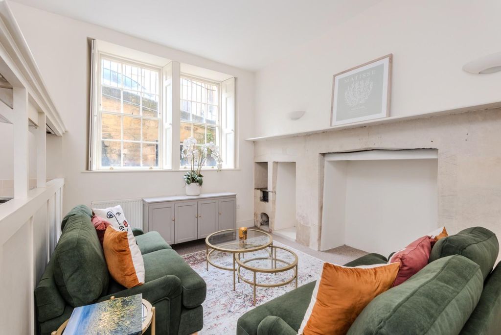 Property photo 3 of 13 Lower Ground Floor Flat, 3 Great Bedford Street, B