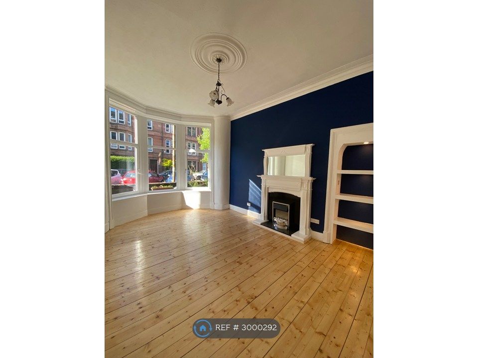 Property photo 1 of 19 Livingroom