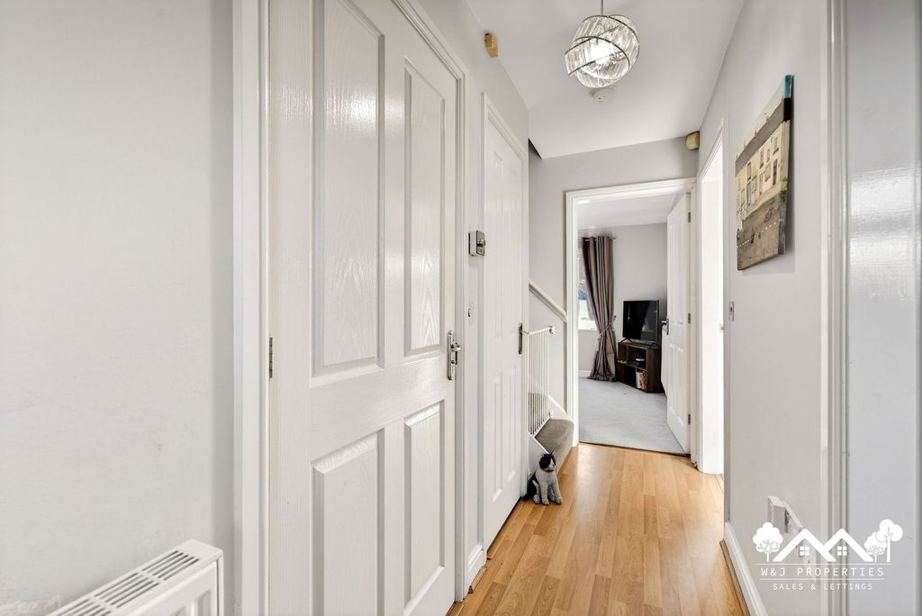 Property photo 2 of 33