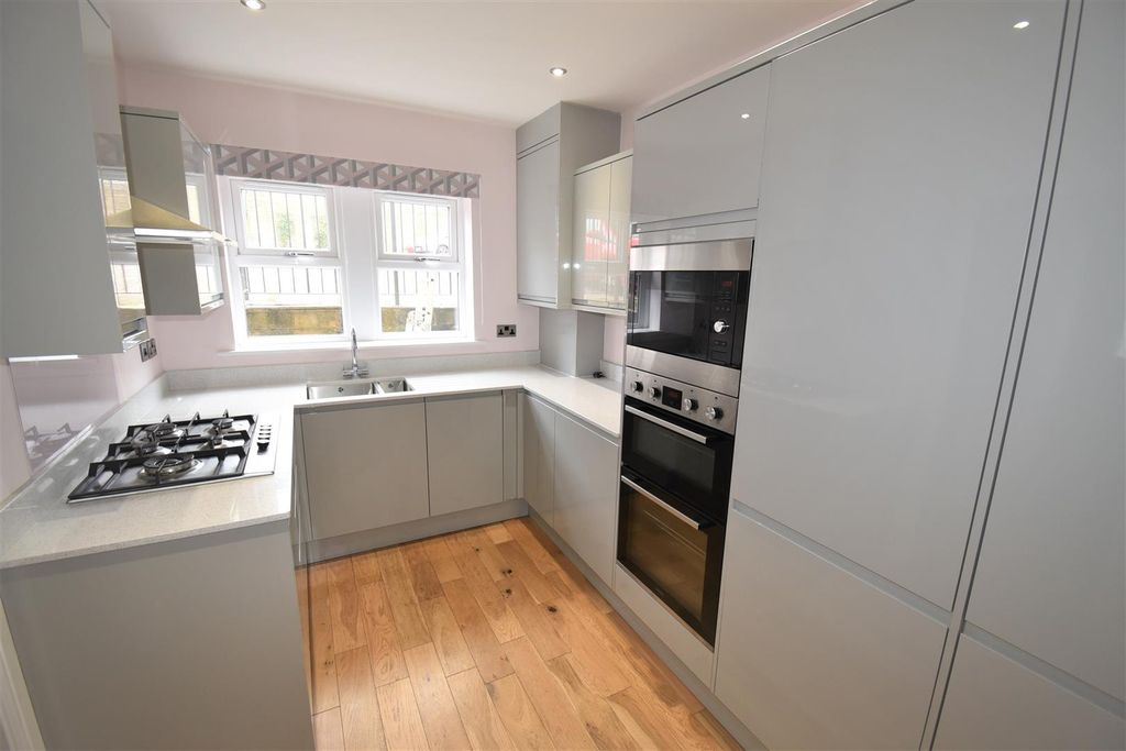 Property photo 2 of 13 Dining Kitchen