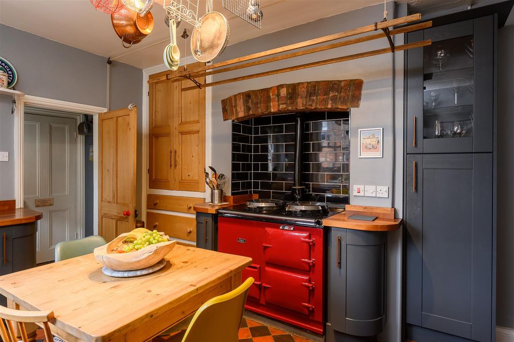 Property photo 3 of 30 Kitchen