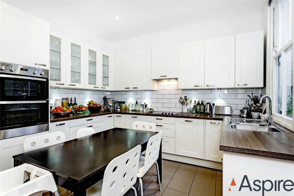 Property photo 3 of 10 Picture No. 05