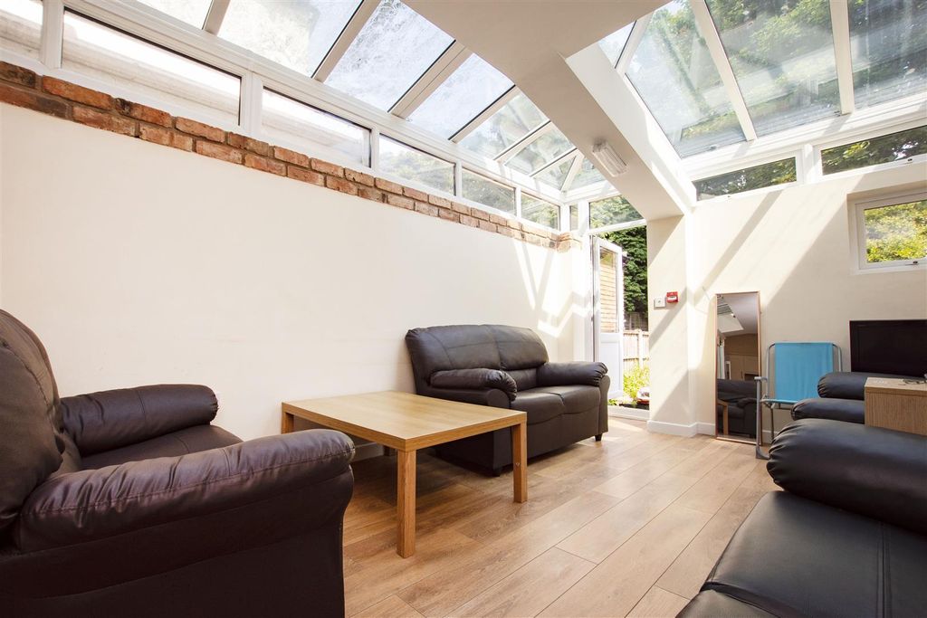 Property photo 1 of 12 Approach