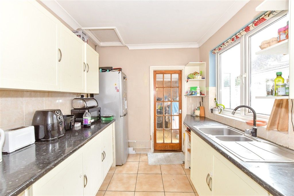 Property photo 2 of 8 Kitchen