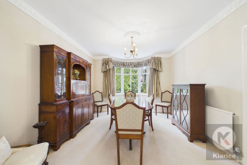 Property photo 3 of 16 Dining