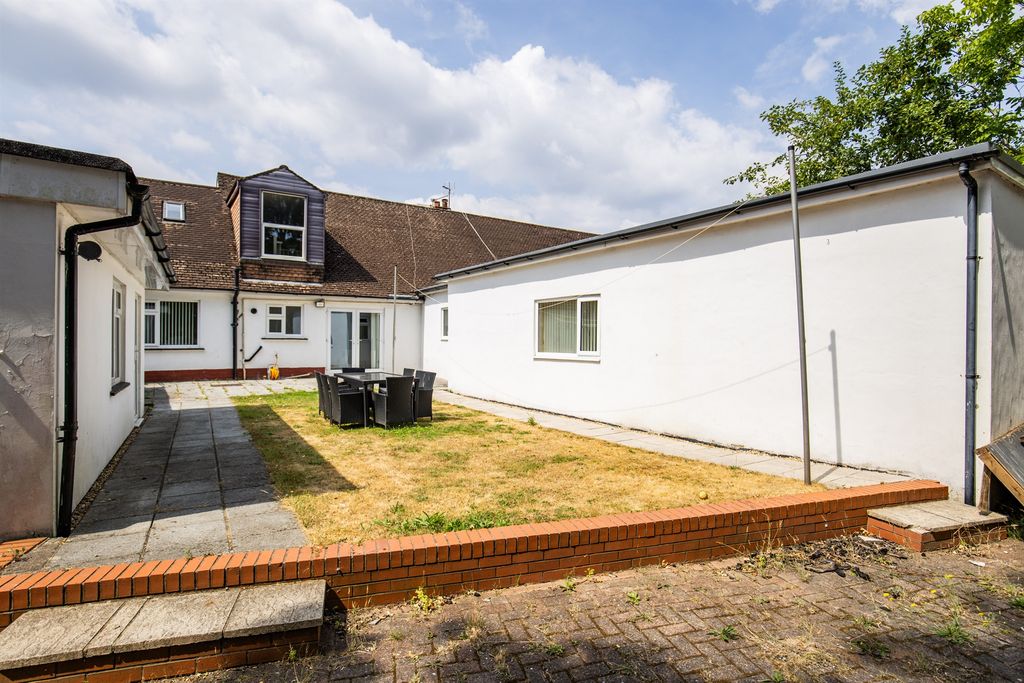 Property photo 3 of 27