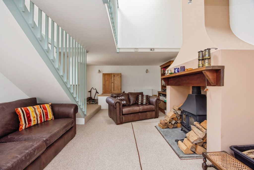 Property photo 2 of 20 Pbox-Img.Jpg