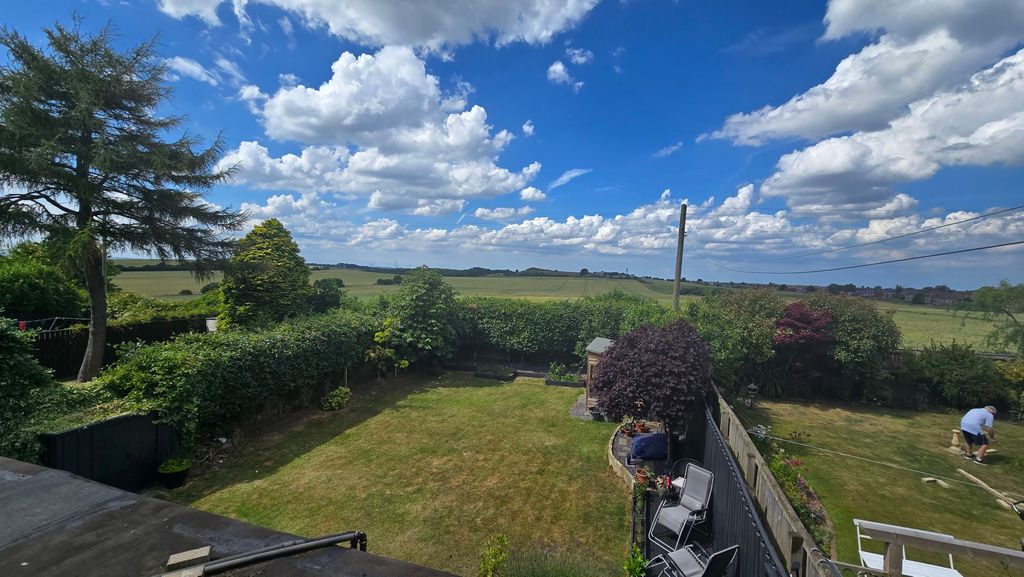 Property photo 2 of 29