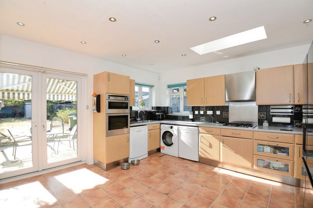 Property photo 3 of 18