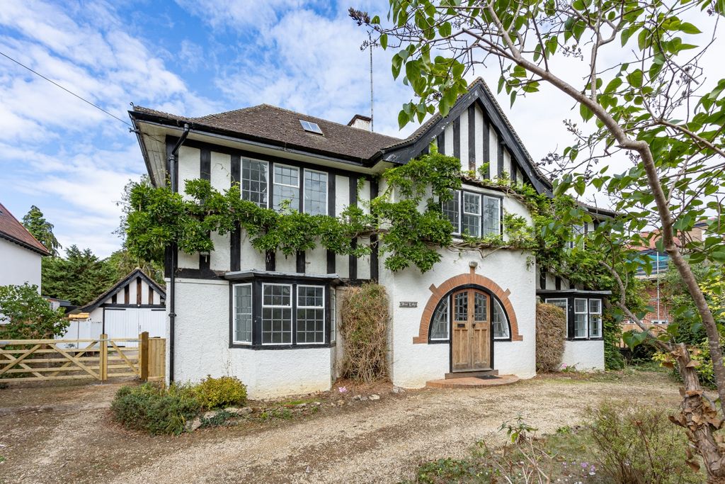 Property photo 1 of 27 32 Davenant Road 0060