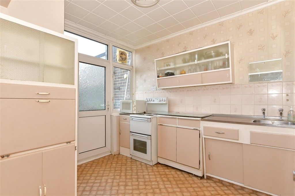 Property photo 3 of 9 Kitchen