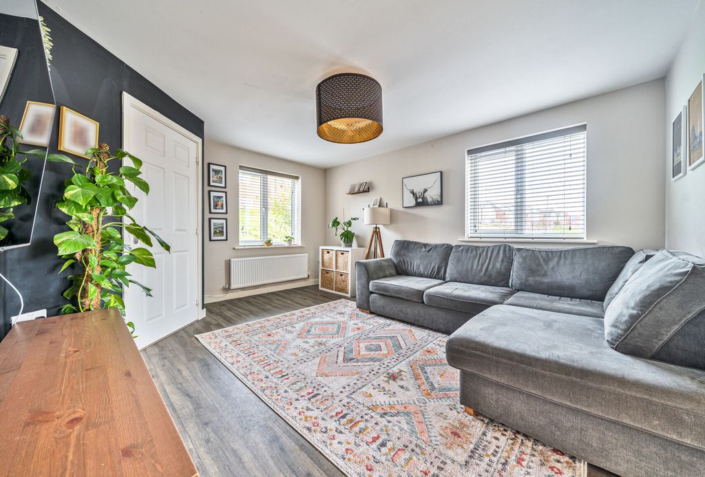 Property photo 3 of 16 Main Lounge