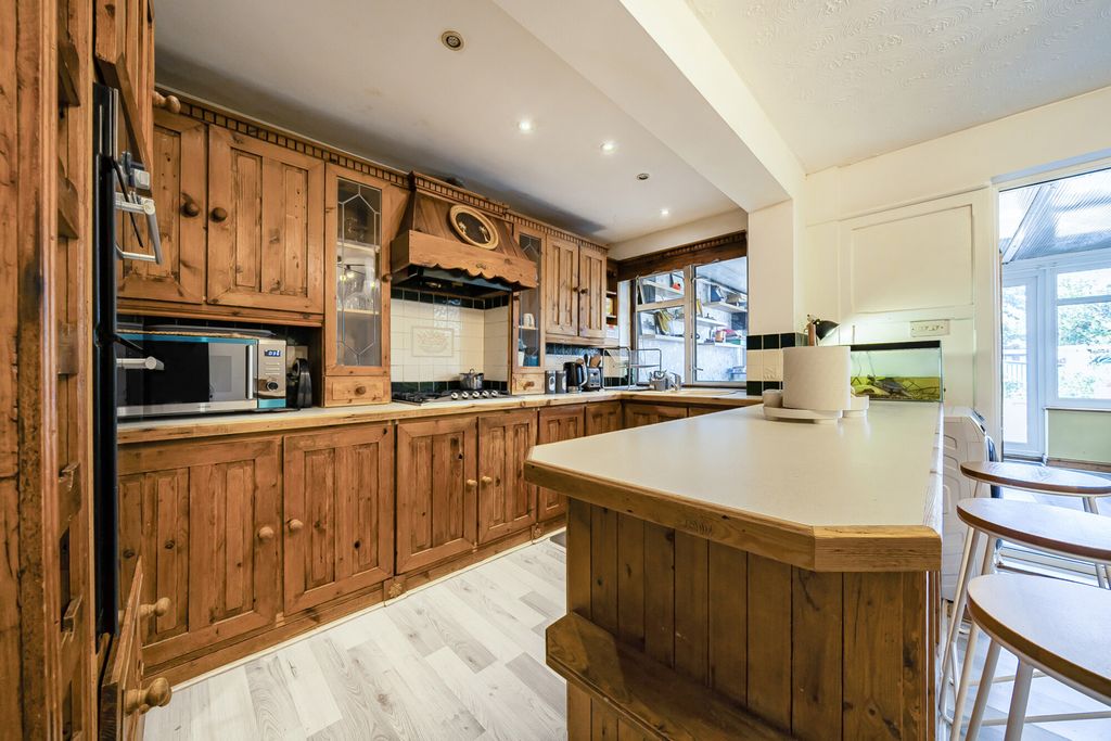 Property photo 3 of 20 Kitchen