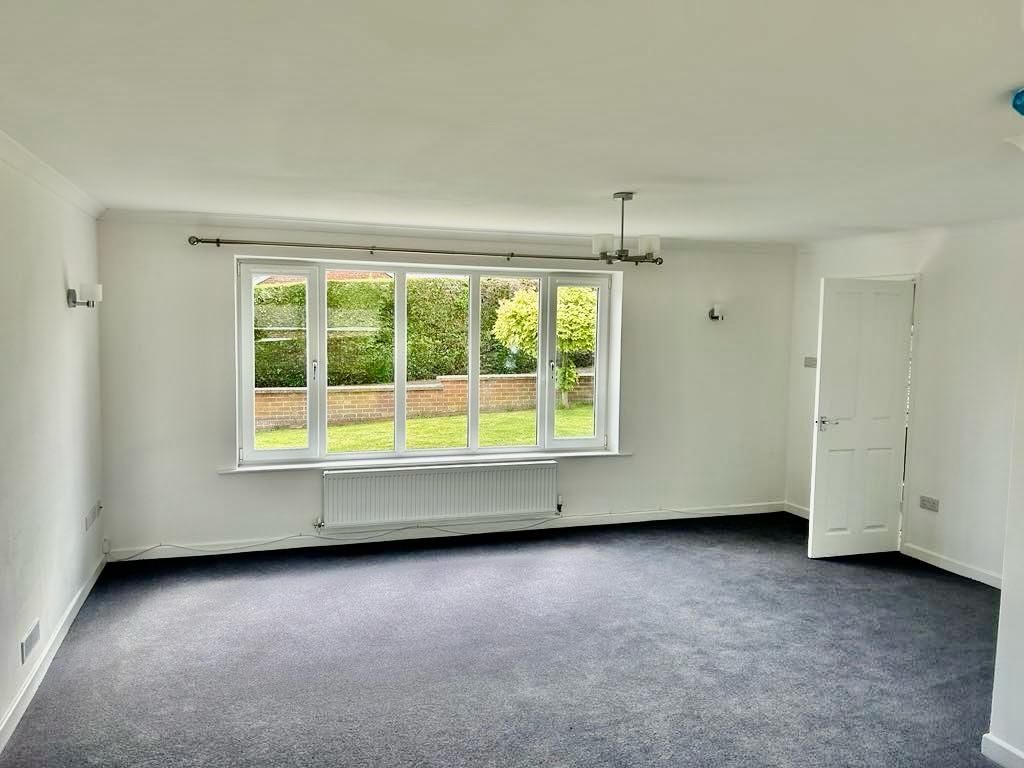 Property photo 2 of 12 d910646F-0F41-4120-903F-5430504A640B