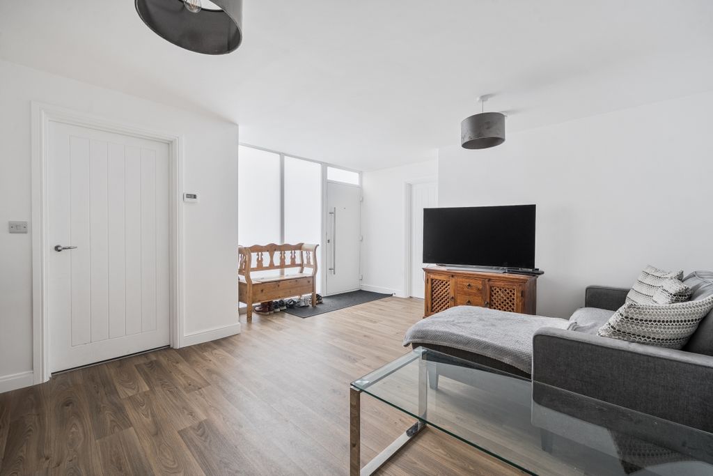 Property photo 2 of 16 1397837-10-69662B...