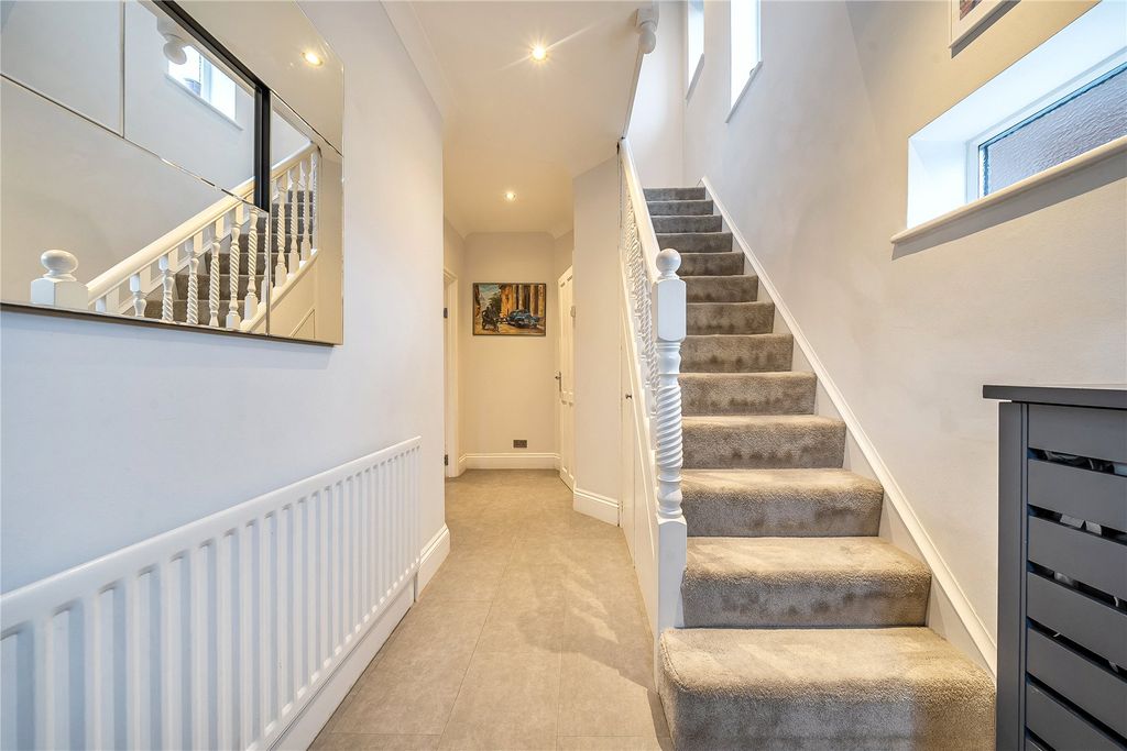 Property photo 2 of 23 Picture No. 19