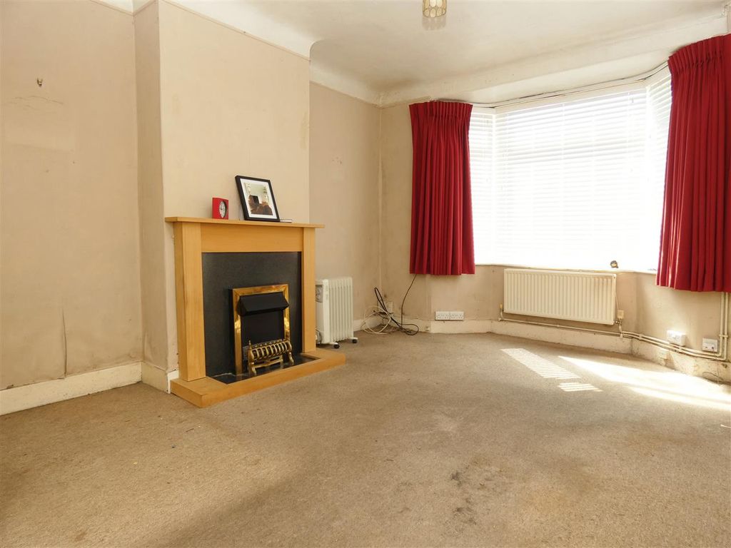 Property photo 2 of 12 Lounge