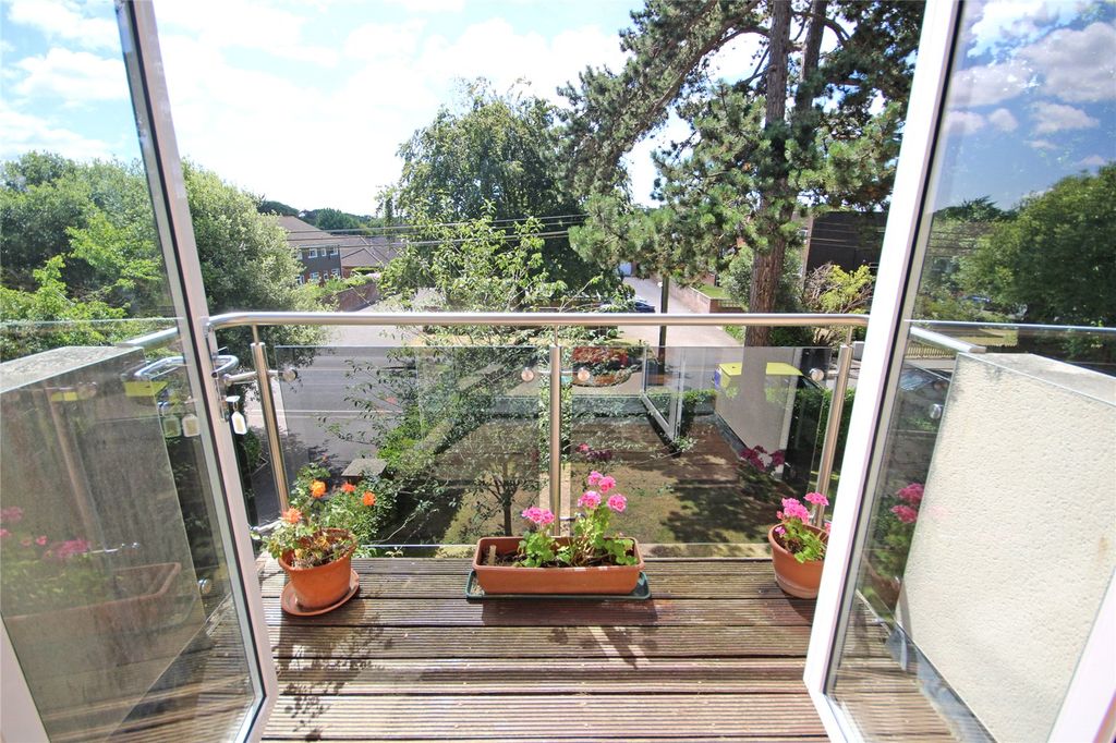 Property photo 2 of 18 Picture No. 11