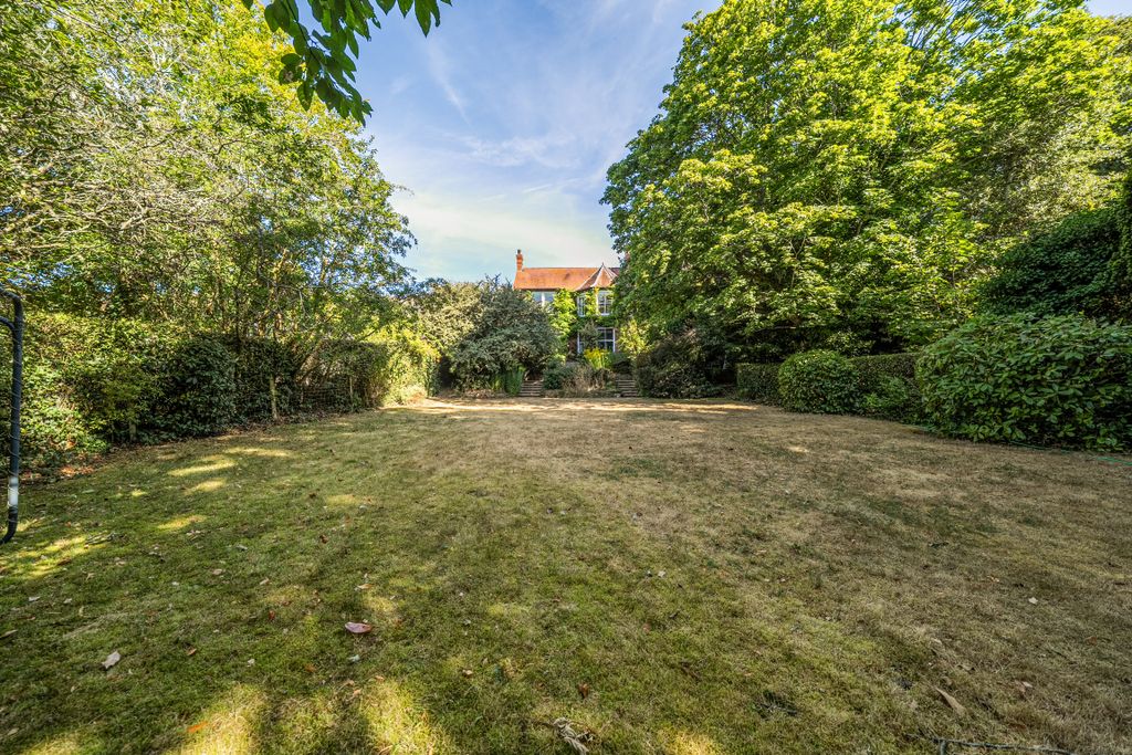 Property photo 2 of 21 15032335
