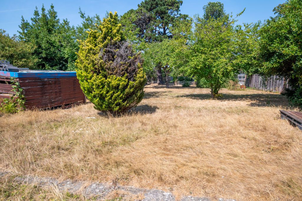 Property photo 3 of 18 Photo 24