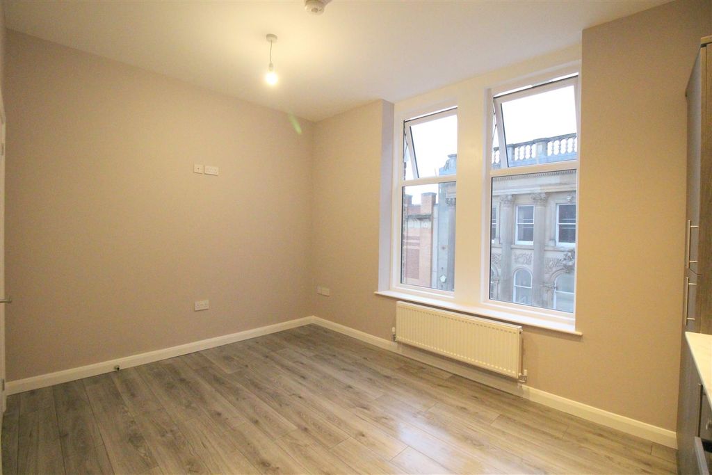 Property photo 2 of 5 Lounge/Kitchen