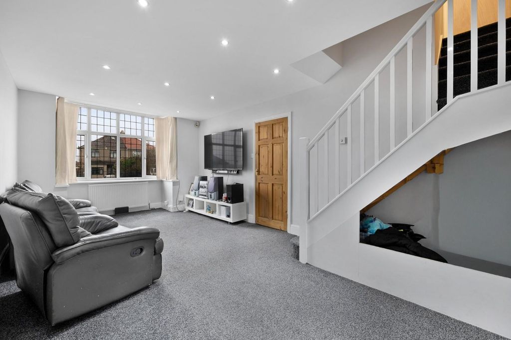 Property photo 2 of 23