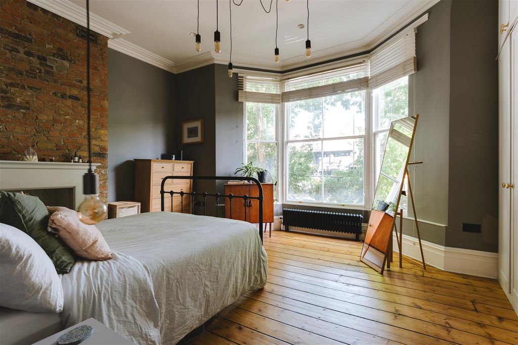 Property photo 3 of 27 Upper Clapton Road-14.Jpg