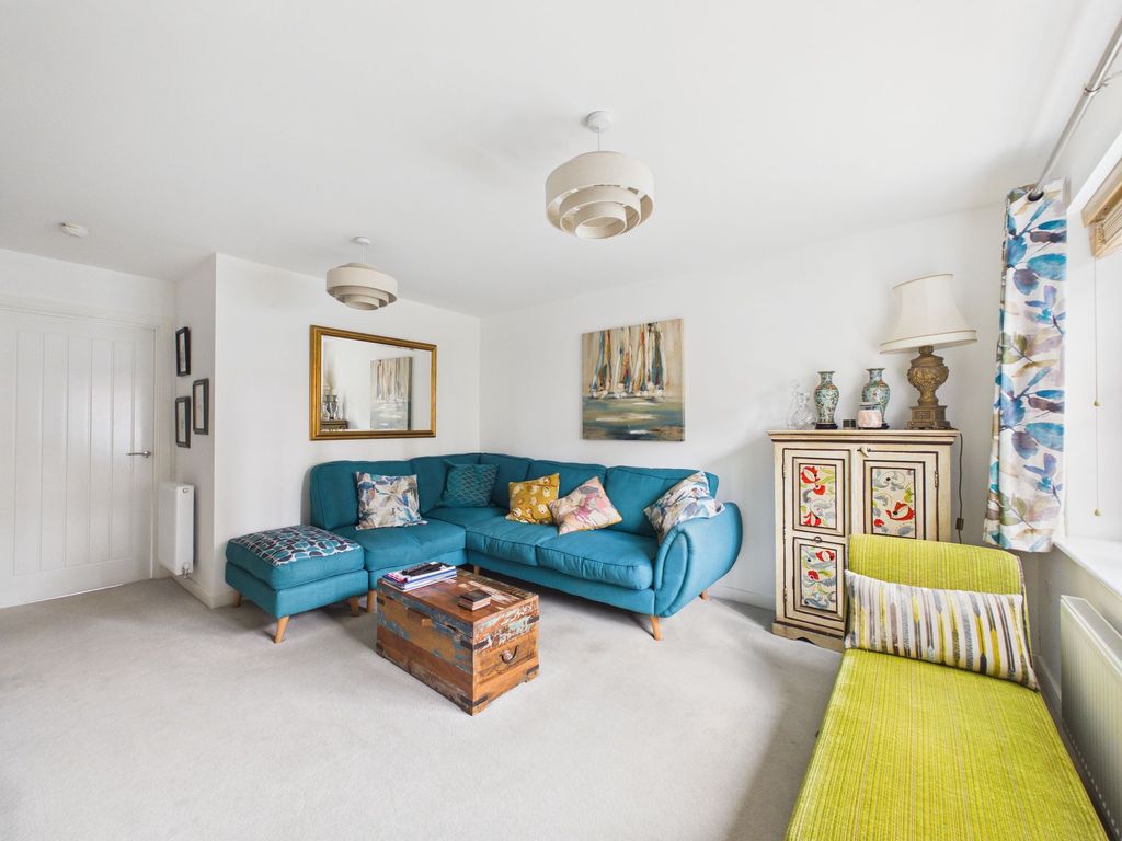 Property photo 2 of 18 Lounge